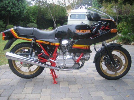 1983 Ducati 900S2 R Side