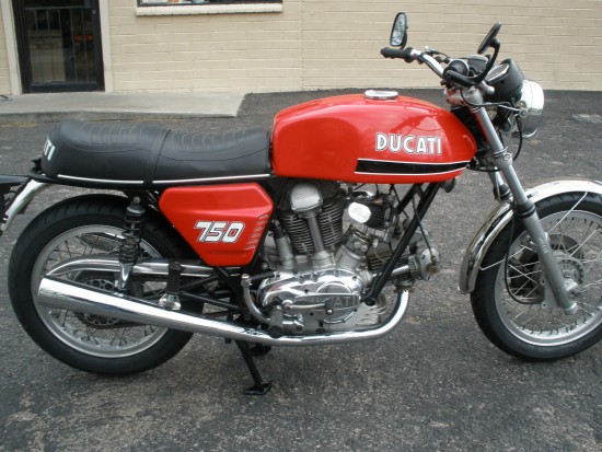 1972 Ducati 750GT R Side