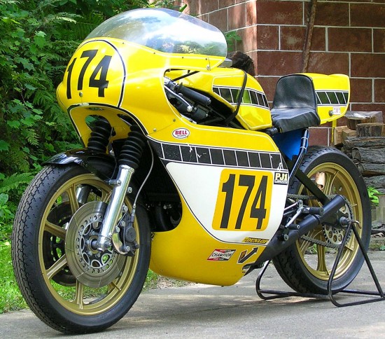 1975 Yamaha TZ750 L Front2